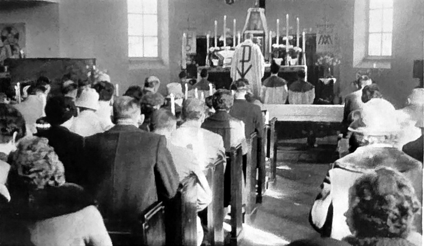Gottesdienst in der voll besetzten alten Kirche