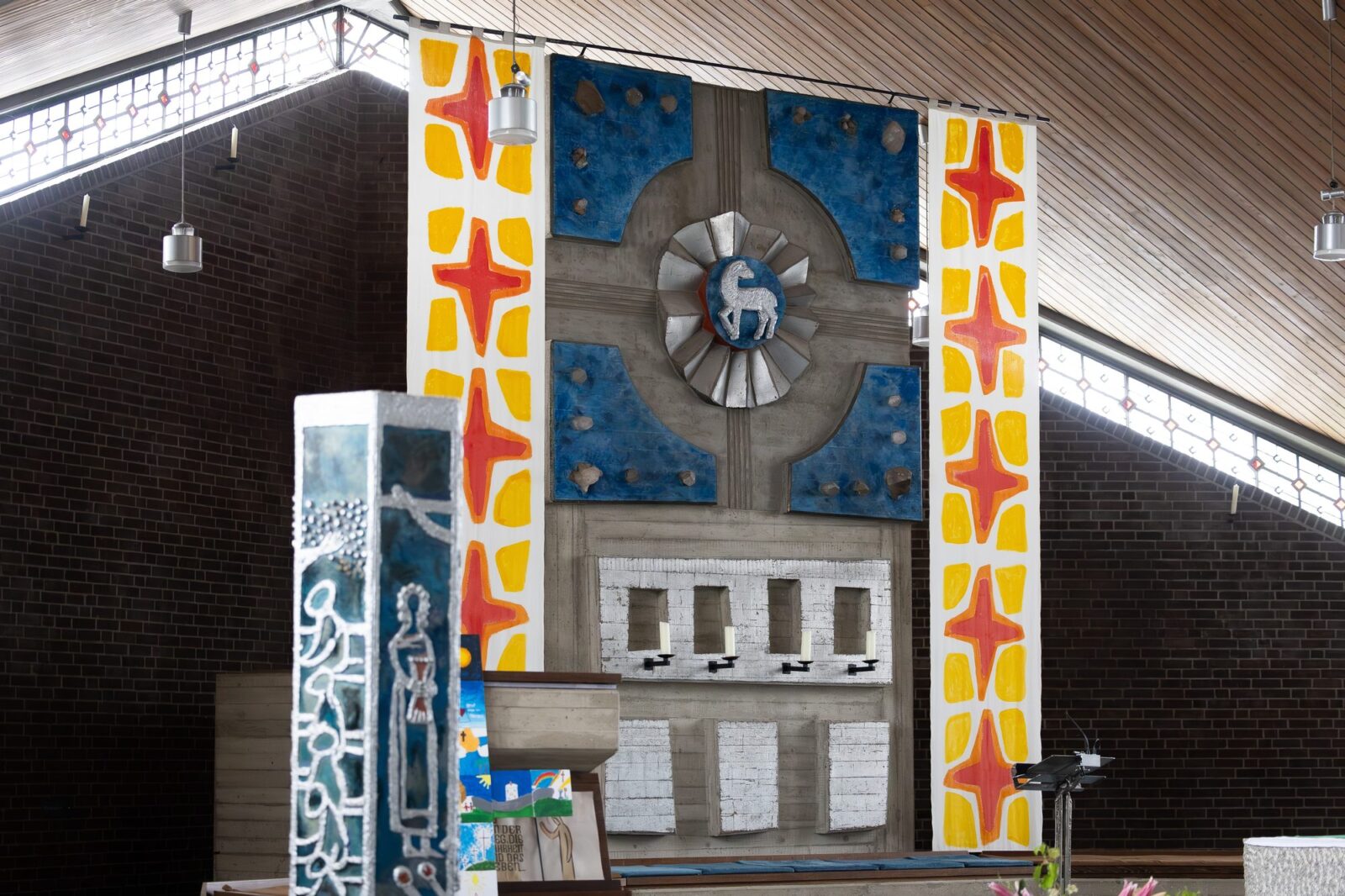 Blick in den Altarraum